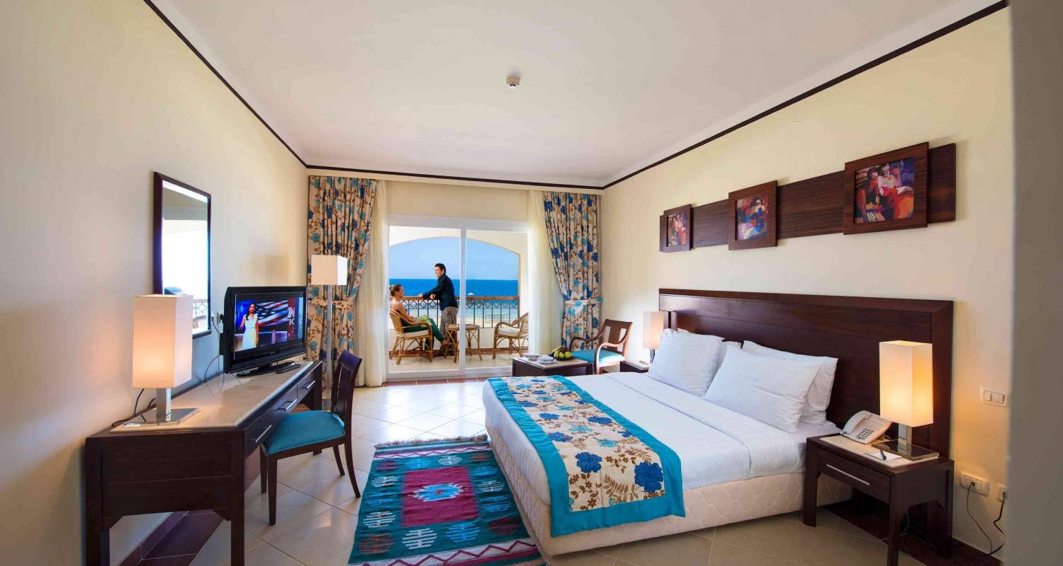 beach-front-king-bed-opt
