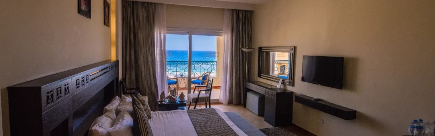 deluxe-beach-front-room-2