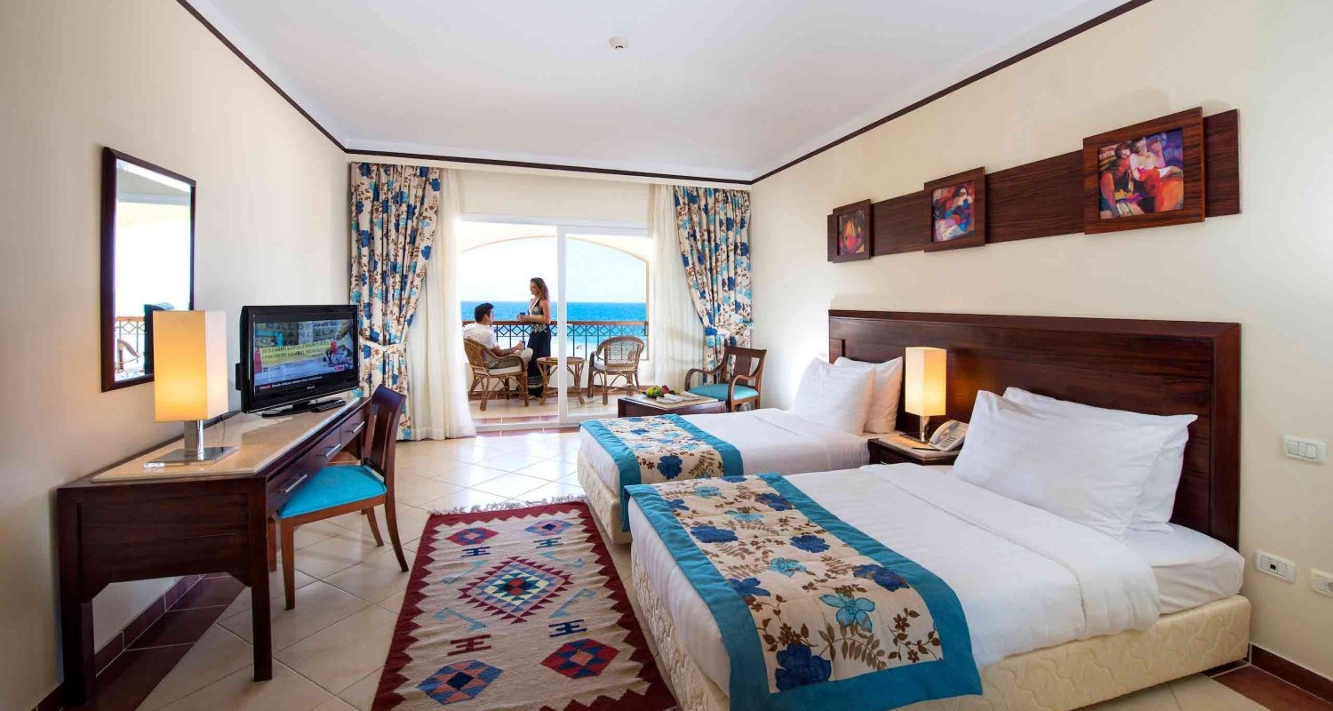 twin-bed-beach-sea-viewopt